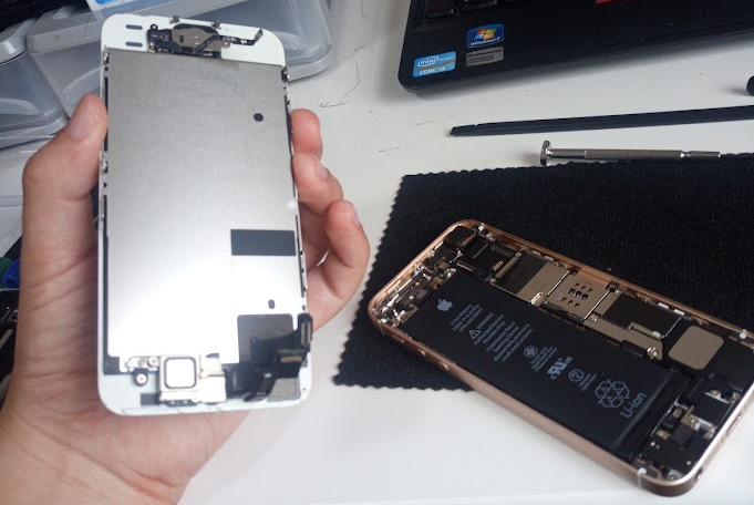 iPhone修理中