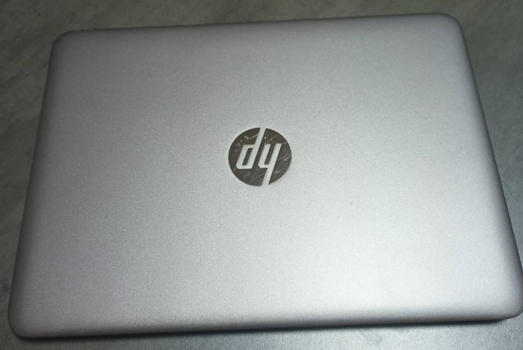 HP EliteBook 820 G3 天板