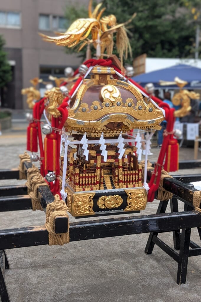 神輿を担ぐ(本物)